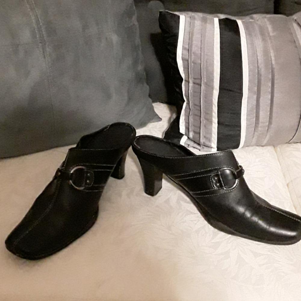 Shoes - Picture 2 of 4